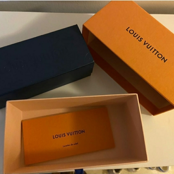 Sunglass - Picture 4 of 12